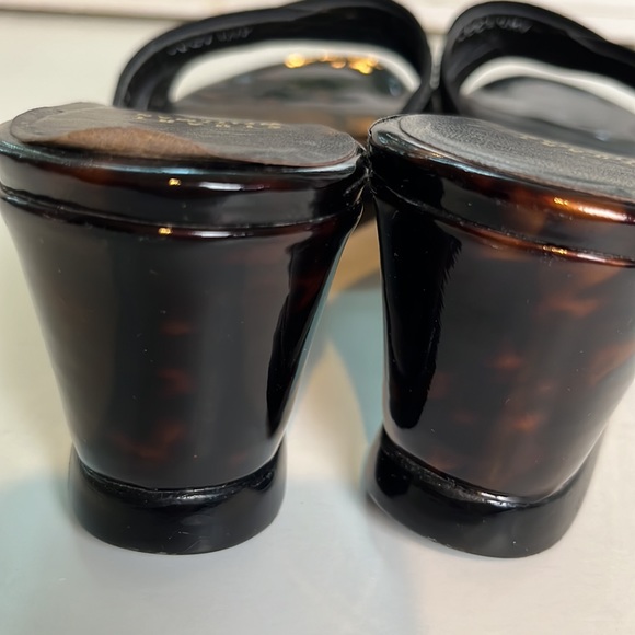 Stuart Weitzman tortoise wedge sandals - Picture 8 of 9